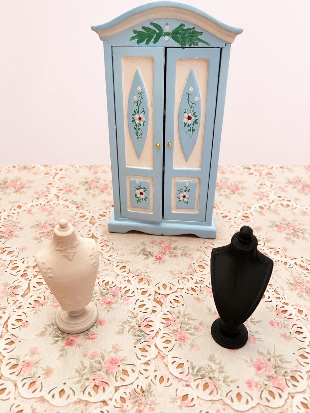 🫖🎀 Blue Miniature Wardrobe & Jewelry - Picture 8 of 10